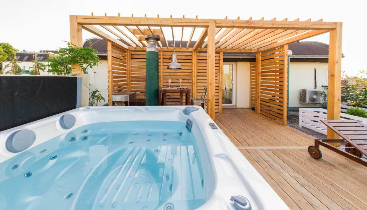 Romantic Studio With Jacuzzi Prag Exteriör bild